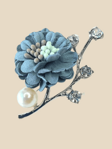 Dark teal flower brooch woth silver details ans a pearl stone 